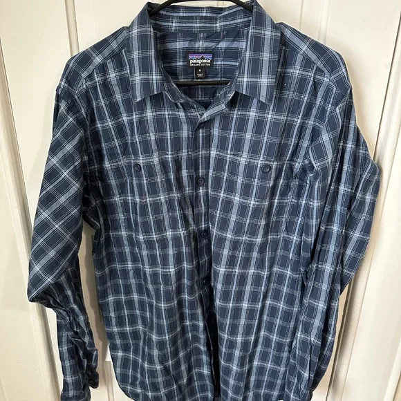 Mens Patagonia Button Down - Picture 2 of 3